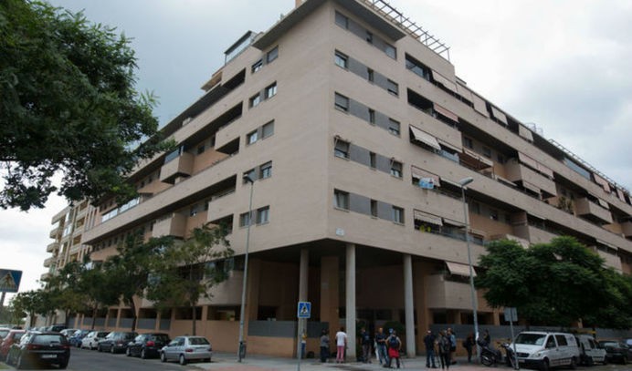 Mató a la hija de 6 años de un amigo al tirarla desde el balcón y se suicidó | Internacionales