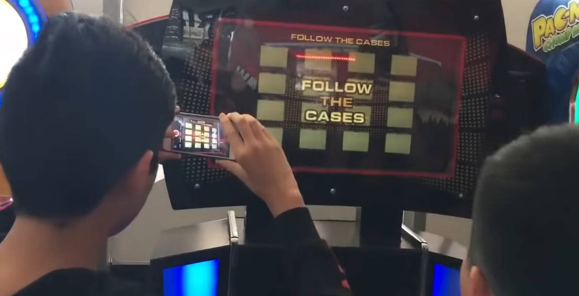 Se pasaron: con un truco vencieron a una máquina de videojuegos “imposible” y ganaron el premio mayor | Redes