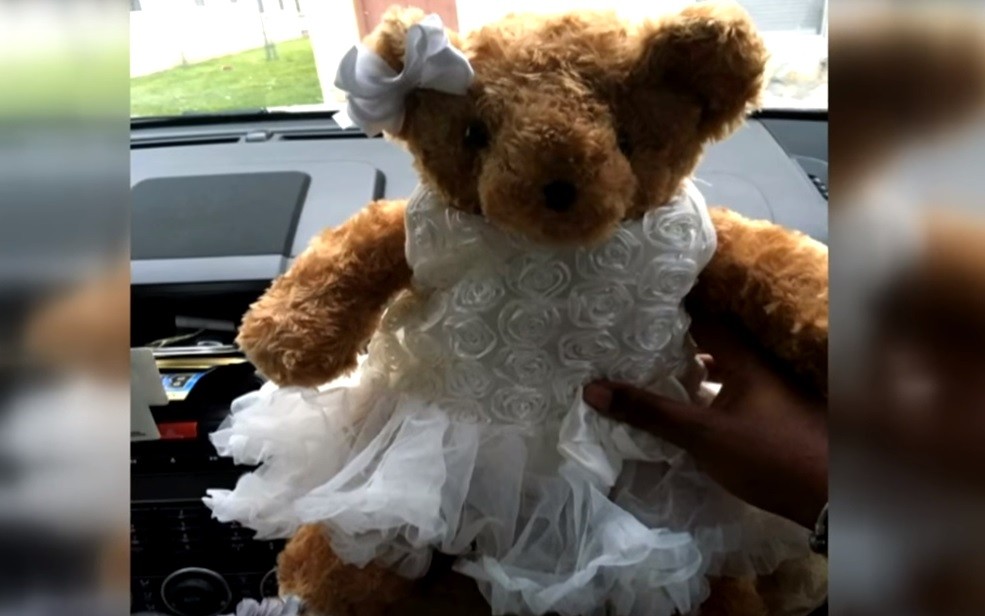 Conmovedor pedido de una madre a quien le robó oso de peluche con las cenizas de su hija | Internacionales