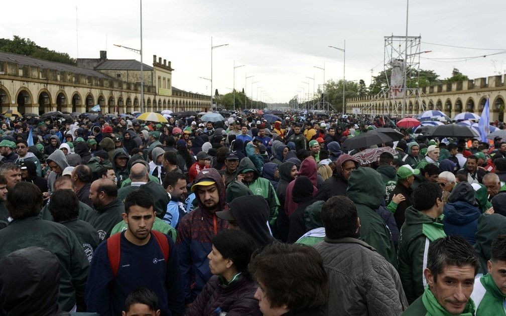 Moyano encabeza una marcha a Luján por "paz, pan y trabajo" | Política