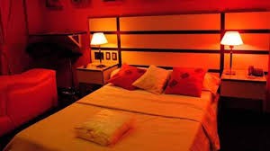 Insólita promoción en Mendoza: un albergue transitorio regala una noche gratis a los padres de abanderados | Redes