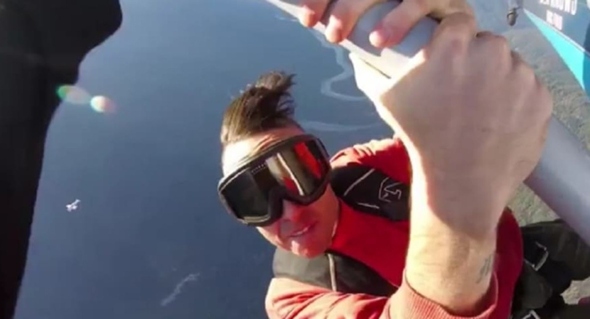 Un rapero que filmaba su video murió al caer desde una avioneta | Internacionales