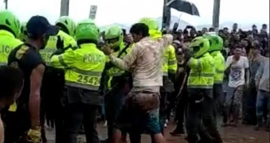 Una noticia falsa viralizada por whatsapp terminó con un hombre muerto en un linchamiento | Internacionales