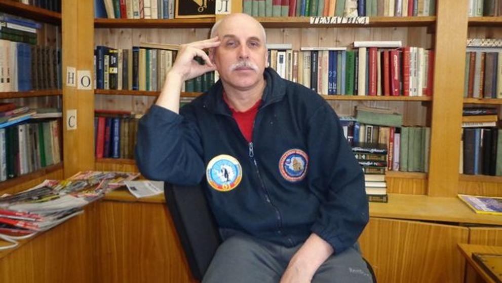 Un científico ruso apuñaló a un colega en la Antártida porque le contaba el final de los libros | Internacionales