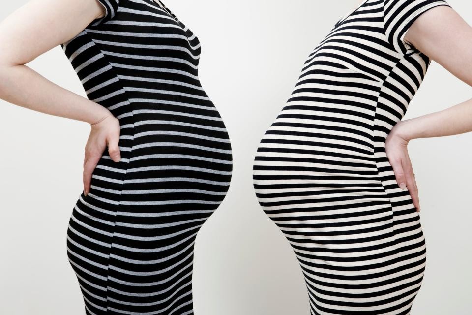 La historia de un militante del poliamor que embarazó a su novia y a su suegra | Curiosidades