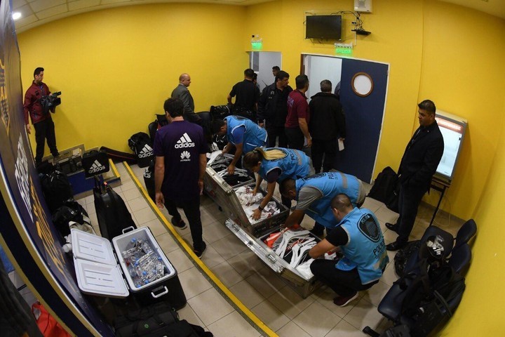 La Conmebol revisó el vestuario de River en busca de cotillón | Deportes