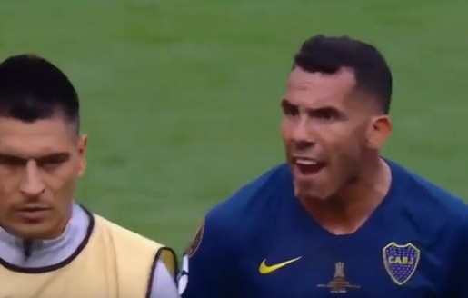 “¡Con la cabeza arriba!": Carlos Tevez, sacado con sus compañeros | Deportes