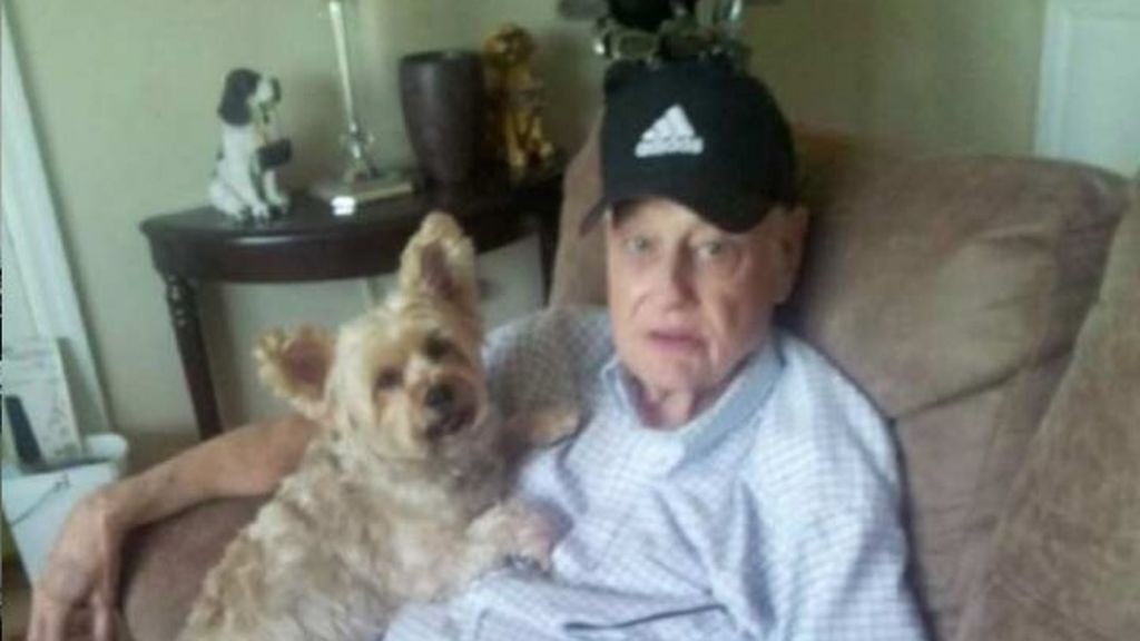 Una mujer abandonó a su padre de 80 años con alzheimer en un aeropuerto | Internacionales