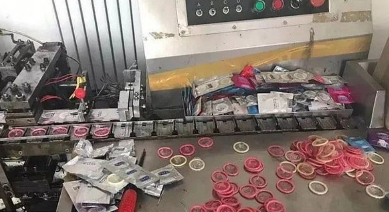 Cayó una banda que reciclaba preservativos para venderlos | Internacionales