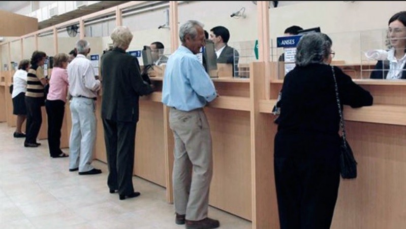 Aumento de casi 8% en jubilaciones y asignaciones familiares en diciembre: pérdida anual de 20% | Economía