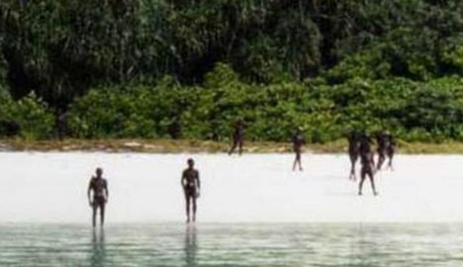 Policías de la India se acercaron a la tribu que asesinó a flechazos a un misionero | Internacionales