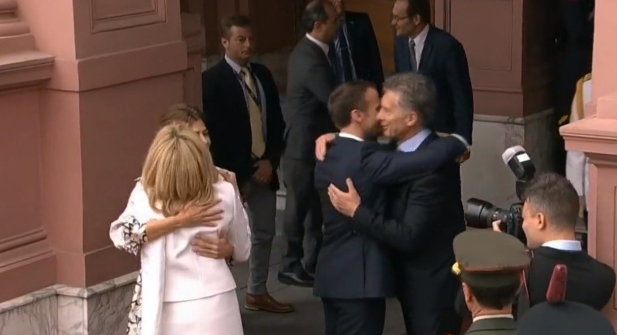 Efusivo recibimiento de Macri a Macron | Política