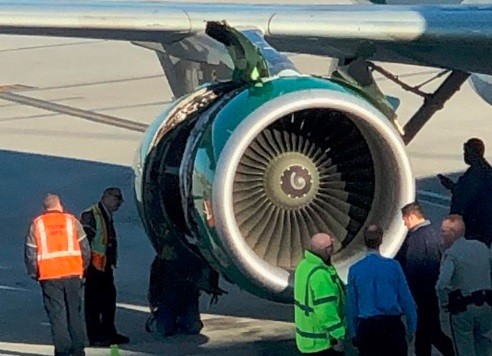 Pánico en el aire: pasajeros filmaron como se rompía uno de los motores del avión | Curiosidades