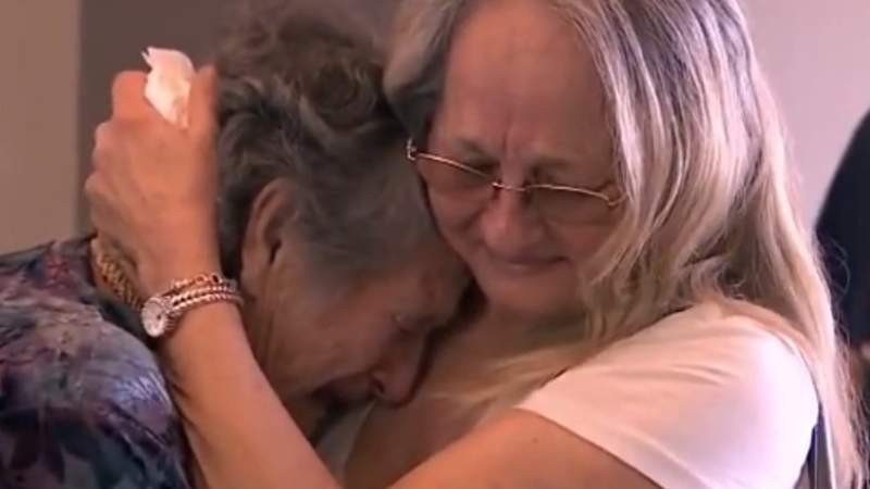 La mujer que se reencontró con su hija robada tras 69 años | Internacionales