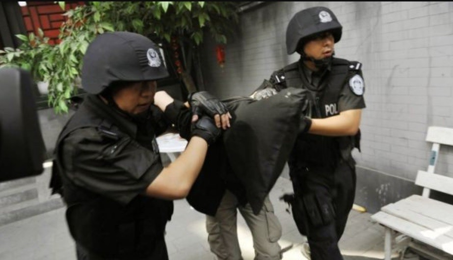 Hacían creer a personas que tenían riesgo de cáncer y les vendían falsos medicamentos | Internacionales