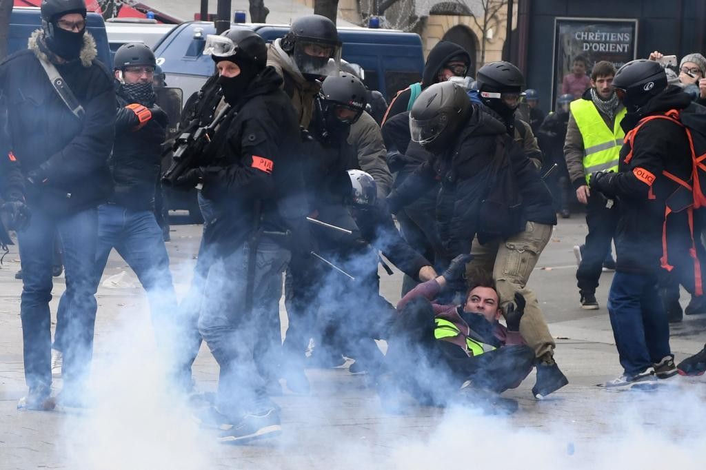 Tensión en Francia por otra protesta de los chalecos amarillos | Internacionales