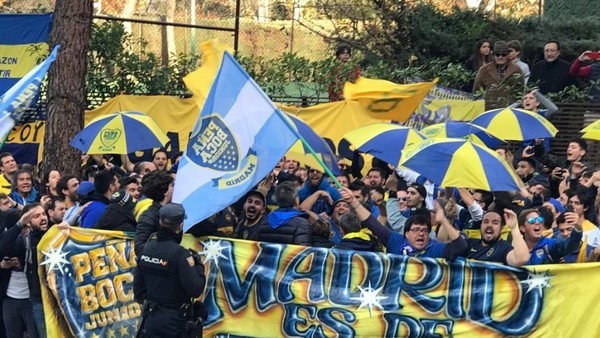Los hinchas de River y Boca tuvieron sus banderazos en Madrid | Deportes