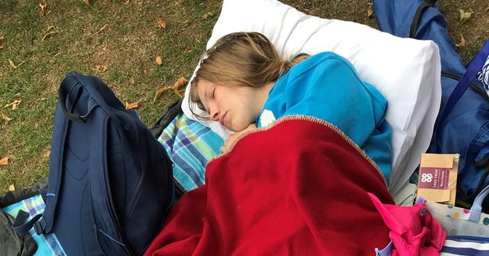 La joven con una rara enfermedad que no puede parar de dormir | Curiosidades