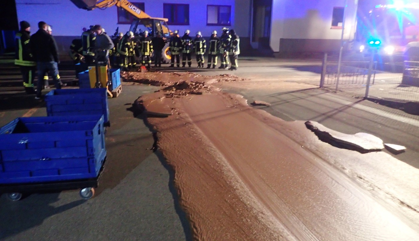 Por un accidente, se formó una calle de chocolate | Curiosidades