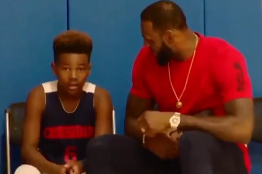 La lección de LeBron James a su hijo de 11 años tras fallar un tiro en un partido | Redes