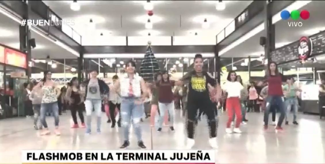 Un flashmob de zumba sorprendió a los pasajeros de la Terminal de Jujuy | Actualidad