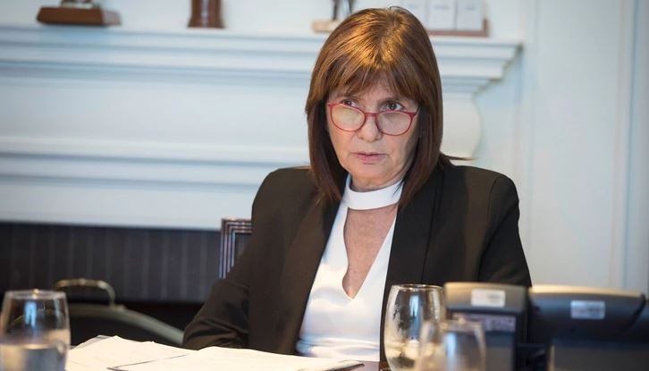 Bullrich: "No me parece bien que Piumato se encadene" | Política