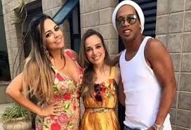 Volvió el crack del poliamor: aseguran que Ronaldinho pasará fin de año con sus dos novias | Redes
