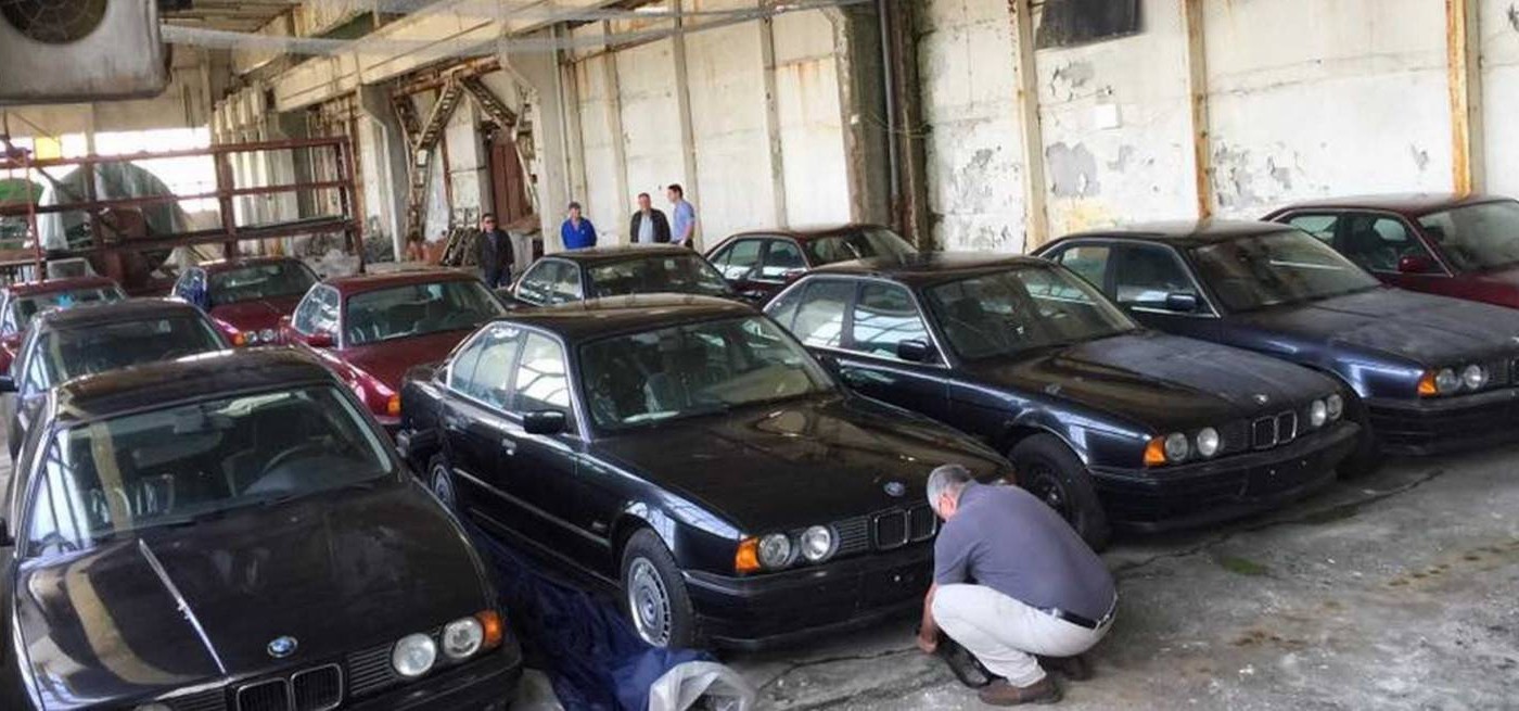 Misterio en Turquía: hallaron una flota de BMW 0 kilómetro fabricados en 1994 | Internacionales