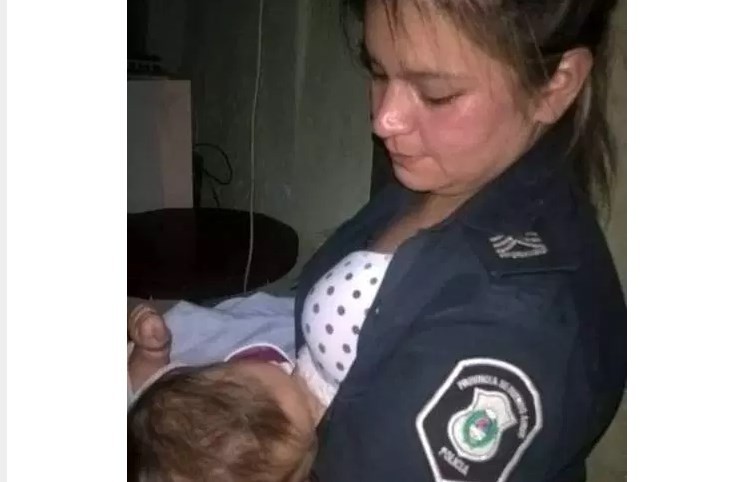 Una mujer policía amamantó a un bebé tras que su madre muriera electrocutada | Actualidad