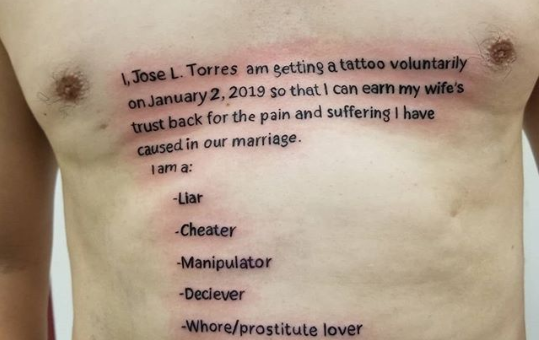 Se hizo un tatuaje muy jugado para reconquistar a su esposa y en las redes lo mataron | Redes
