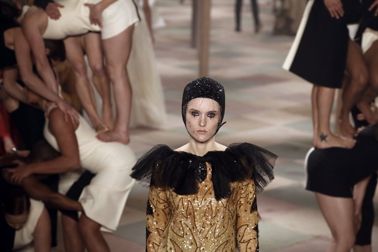 Dior monta un circo de lujo en París | Espectáculos