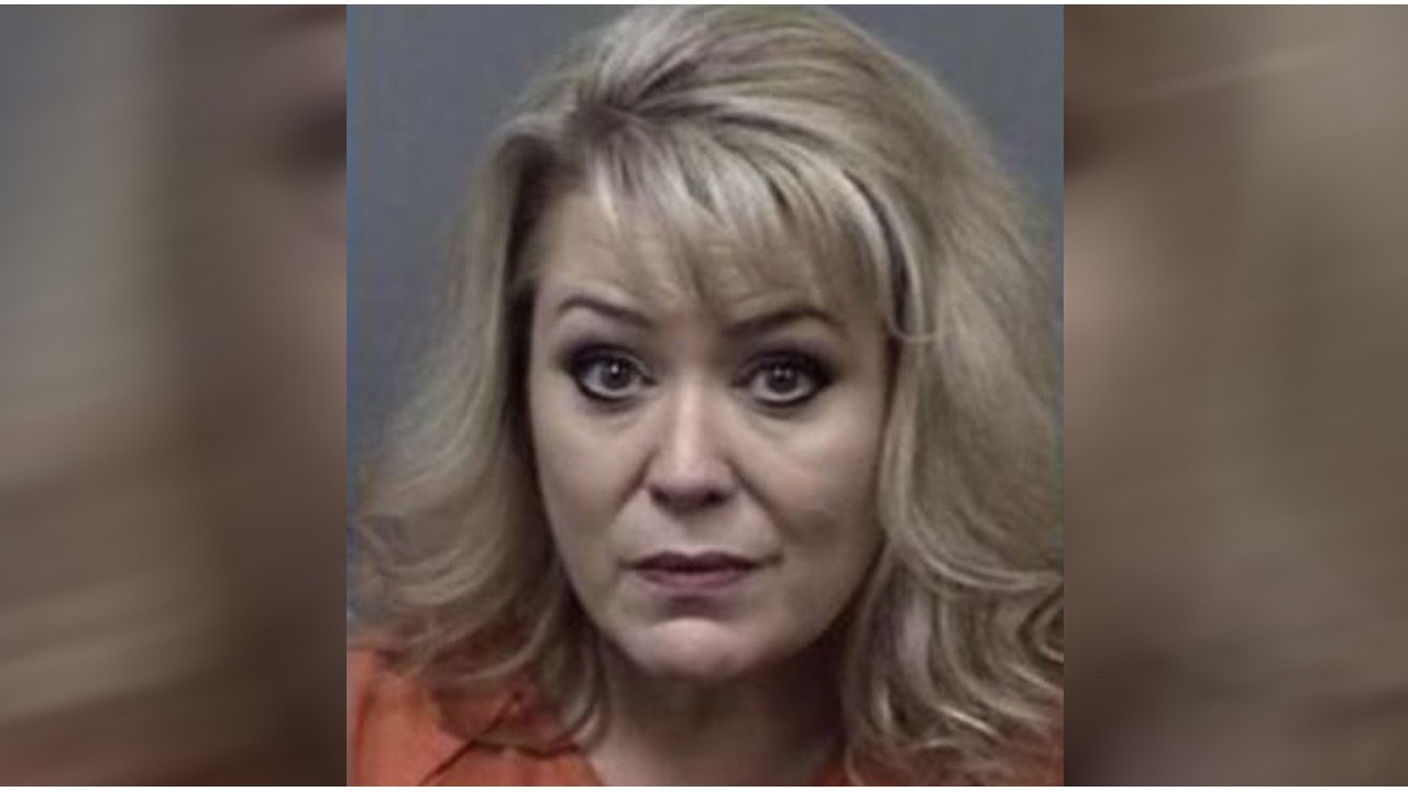 Escándalo por maestra que mandaba fotos hot a sus alumnos y tuvo sexo con uno de ellos | Internacionales