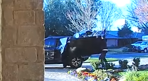 El peor robo de la historia: se llevaron un televisor y lo devolvieron porque no les entró en la camioneta | Redes