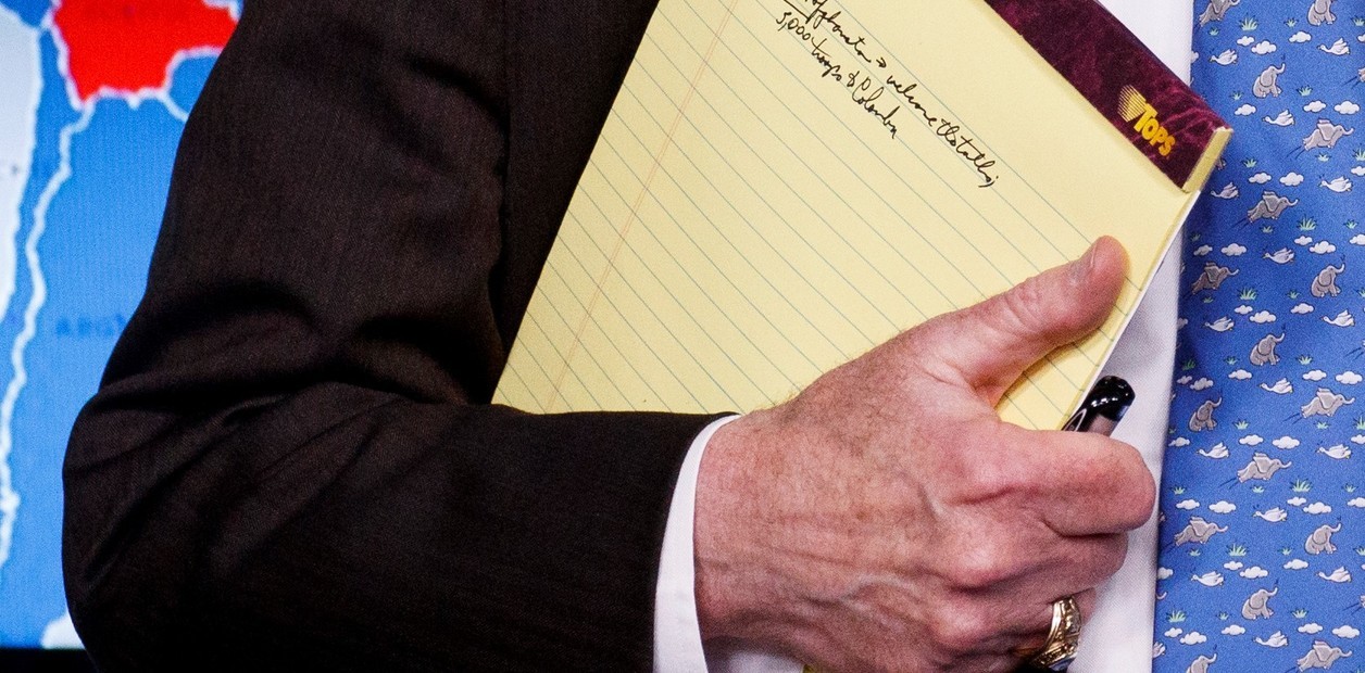 Crisis en Venezuela: "5.000 soldados a Colombia", el apunte en el cuaderno de un asesor de Trump | Internacionales