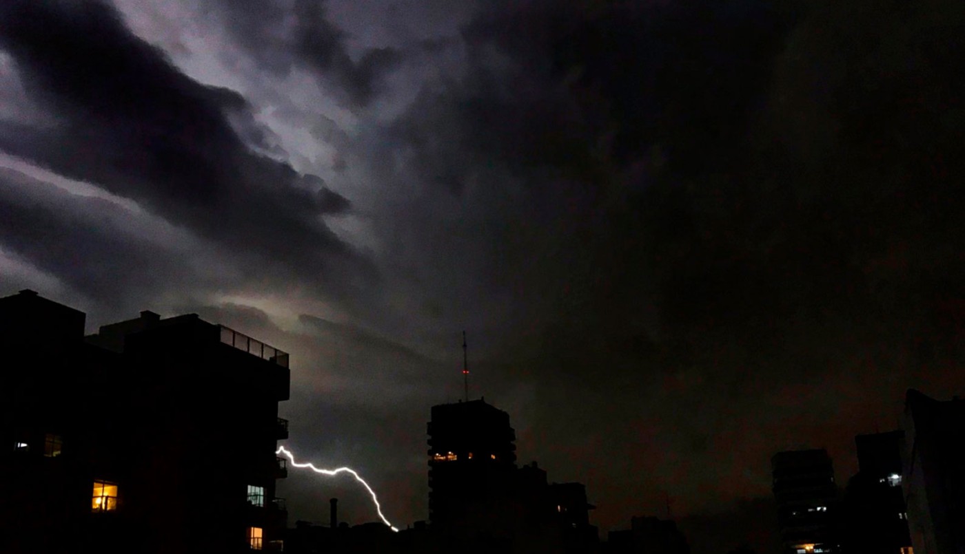 Después del calor agobiante, llegó la lluvia y hay alerta por tormentas fuertes | Actualidad