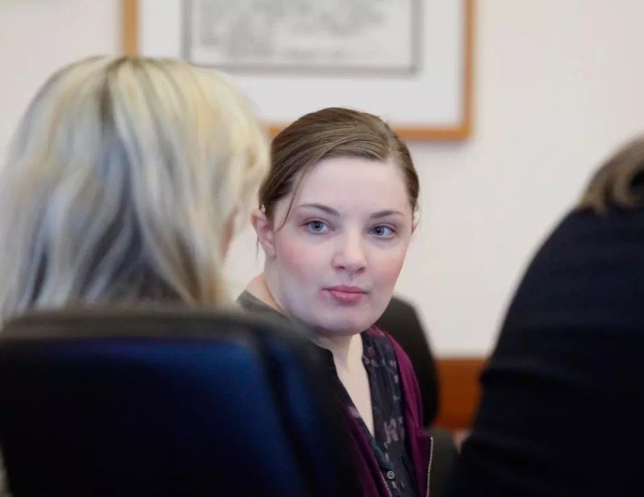 Comenzó el juicio contra la madre que dejó morir a su bebé con el pañal lleno de gusanos | Internacionales