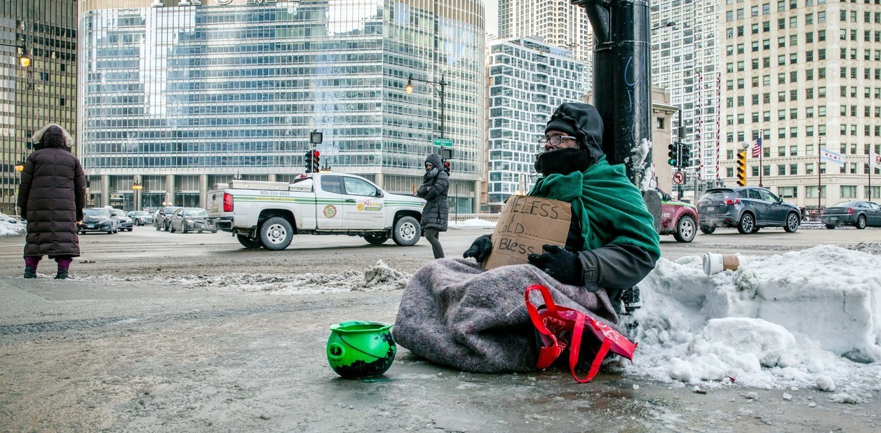 La historia del millonario anónimo que le pagó el hotel a 70 sin techo para que no duerman en las heladas calles de Chicago | Internacionales
