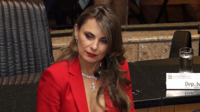 Polémica en la jura de una diputada brasileña por su look "sensual" | Internacionales