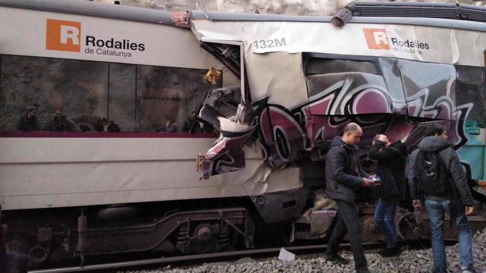 Choque de trenes en Barcelona: un muerto y al menos 100 heridos | Internacionales