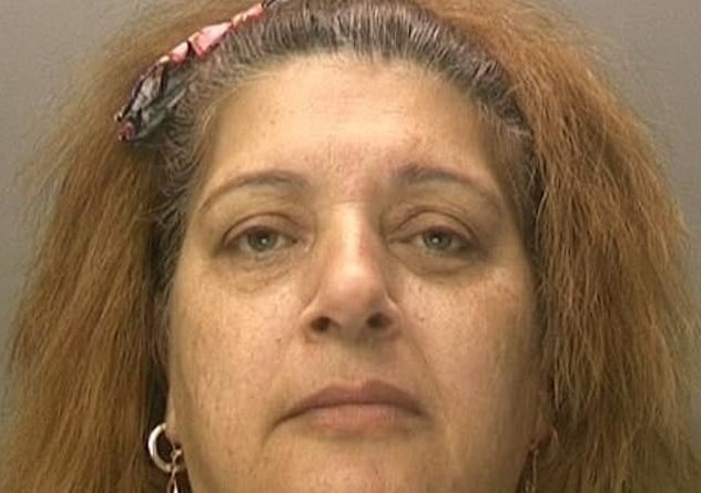 Horror en Inglaterra: "La abuela sádica" en silla de ruedas que sometía a madre e hija discapacitadas | Internacionales