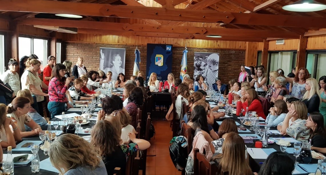 "Vencer a Cambiemos": reunión de mujeres por la unidad del PJ | Política