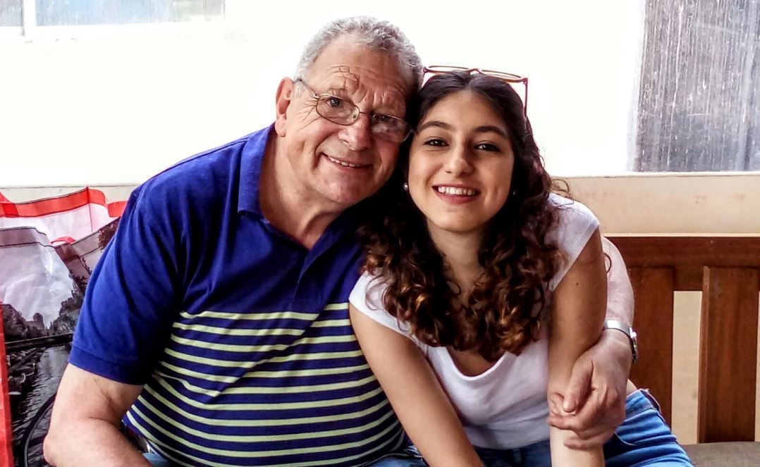 "Te juro que 4 años aguanto": la promesa de un abuelo a su nieta que conmueve a las redes | Redes