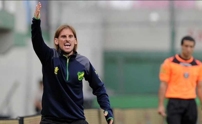 Defensa acecha: "No tenemos el plantel rico de Racing, pero tenemos un corazón enorme" | Deportes