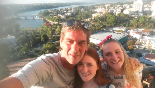 Acusaron a su papá de abuso cuando eran nenas: ahora dicen que su mamá las manipuló | Actualidad