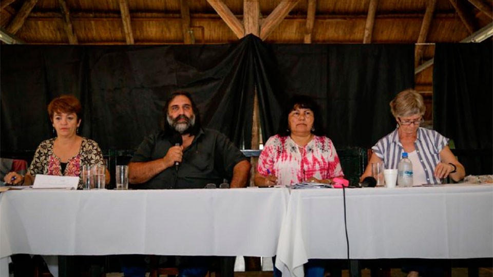 La mayoría de los gremios docentes aceptó la oferta salarial de Vidal | Política