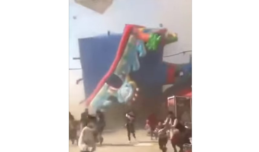 Un tornado arrasó con un castillo inflable en un parque: dos nenes muertos | Curiosidades