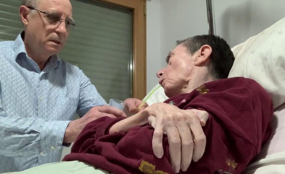 España: detuvieron a un hombre que ayudó a morir a su mujer, enferma de esclerosis múltiple | Internacionales
