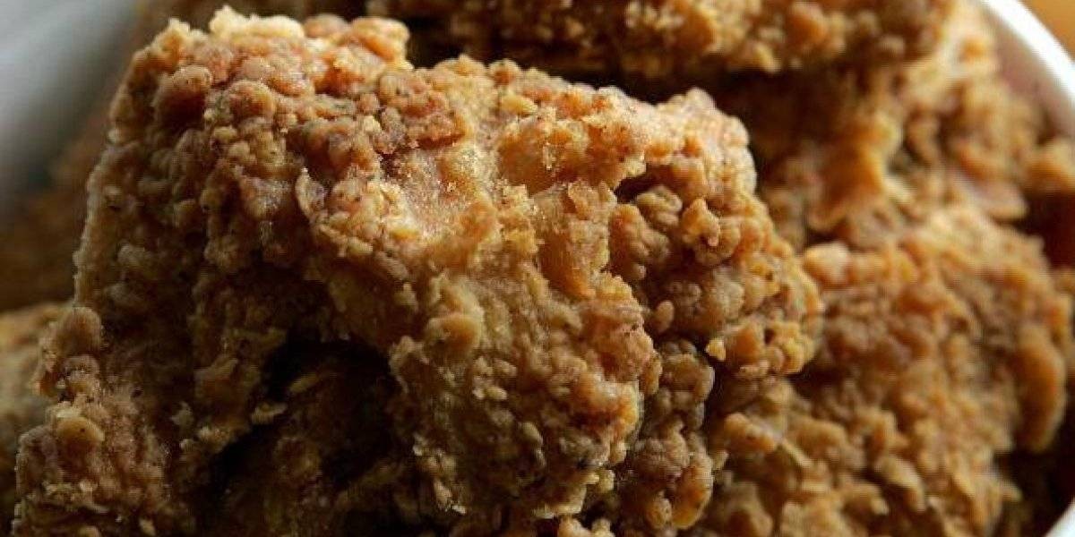 Quemó a sus hijos con una plancha porque se comieron su pollo frito | Internacionales