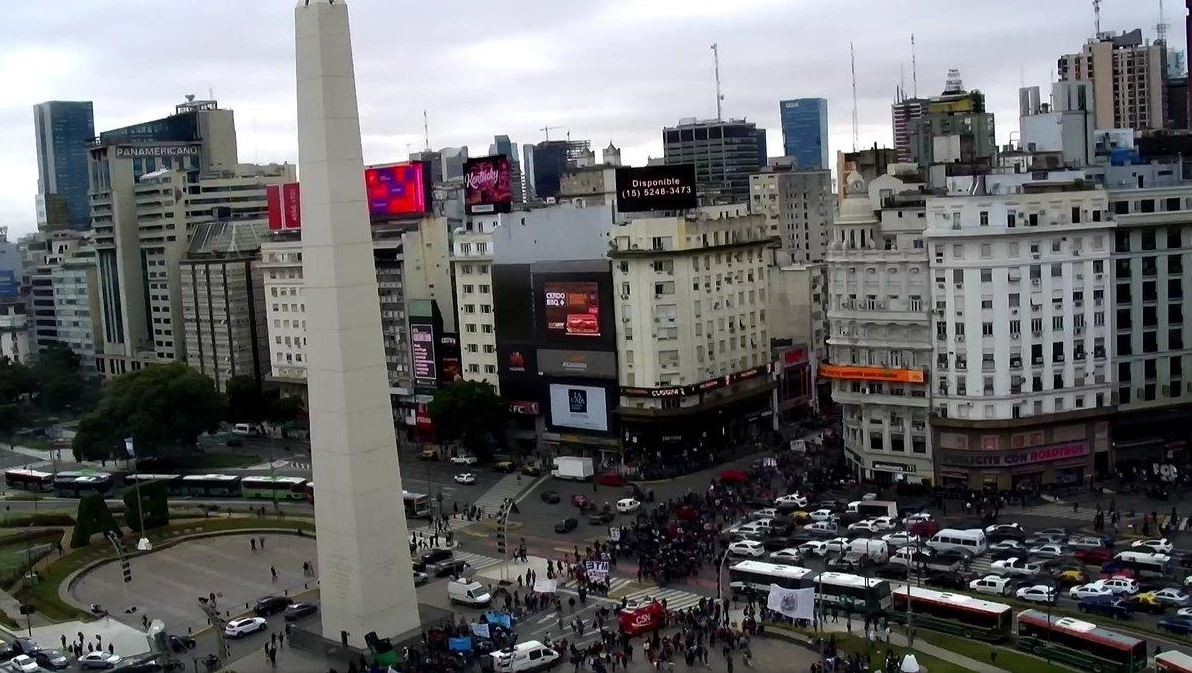 Corte en el Obelisco: reclaman por planes sociales dados de baja | Actualidad
