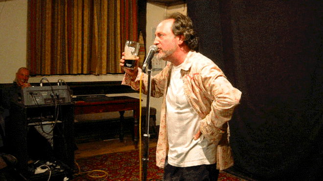 Un humorista inglés murió en plena función y el público pensó que era parte del show | Curiosidades